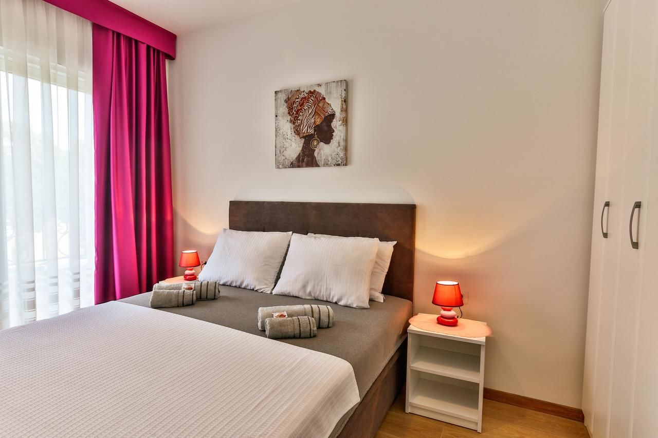Апартаменты Apartments Royal Lux Сутоморе