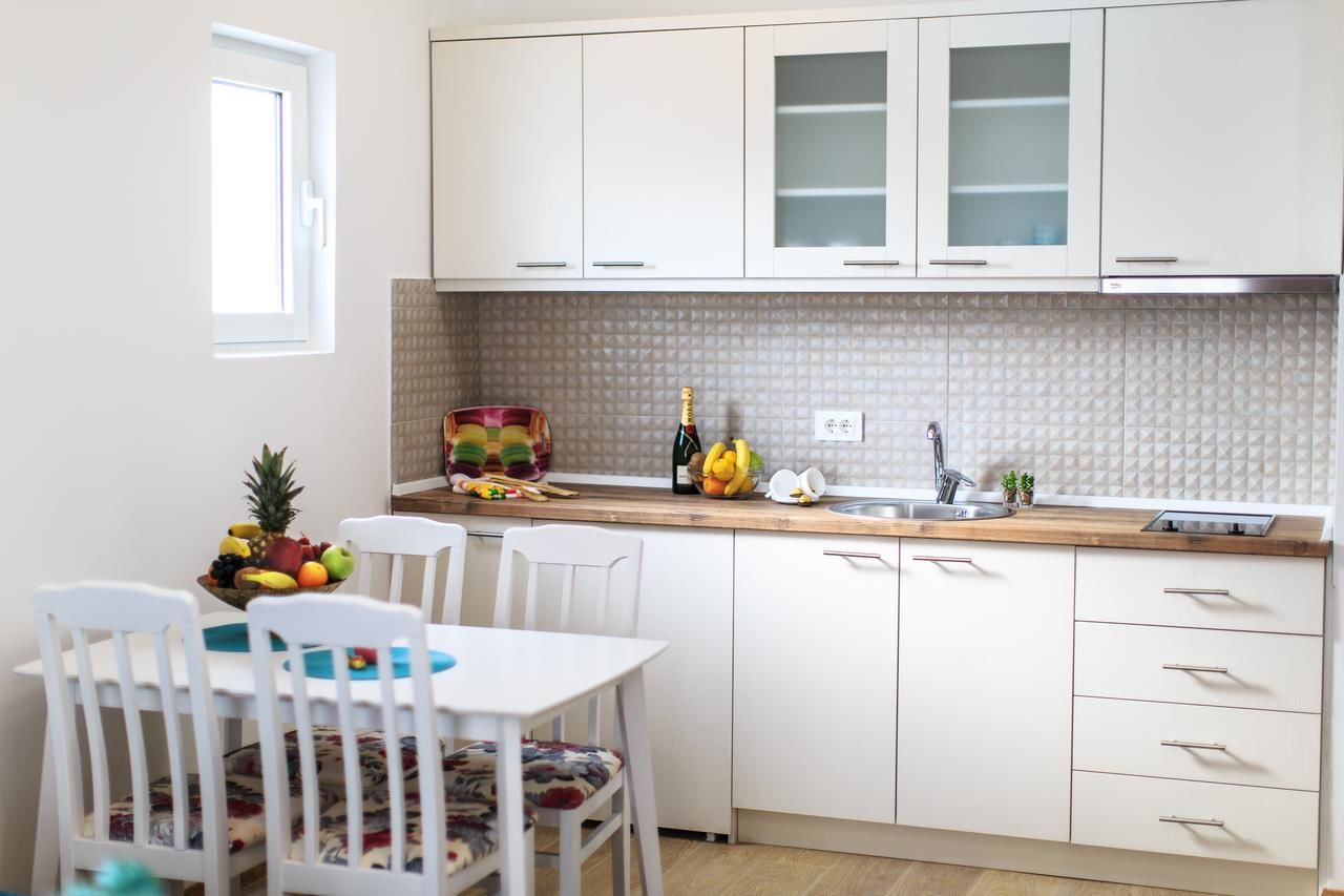 Апартаменты Apartments Royal Lux Сутоморе