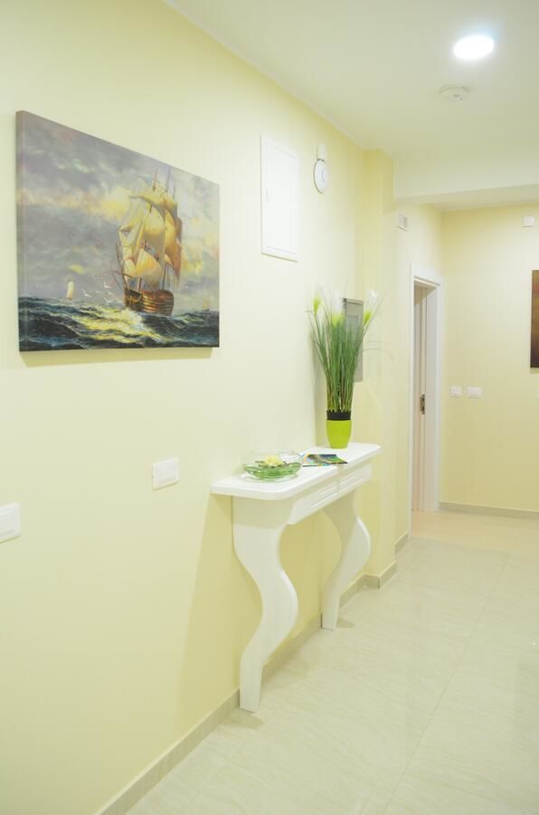 Апартаменты Apartments Royal Lux Сутоморе-11